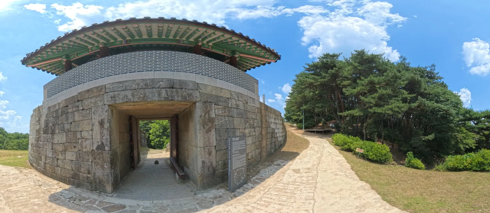 2026년 6월 28일, 상당산성에서 기록한 성문과 길. 360 장면의 풍경 일부를 발췌했습니다.